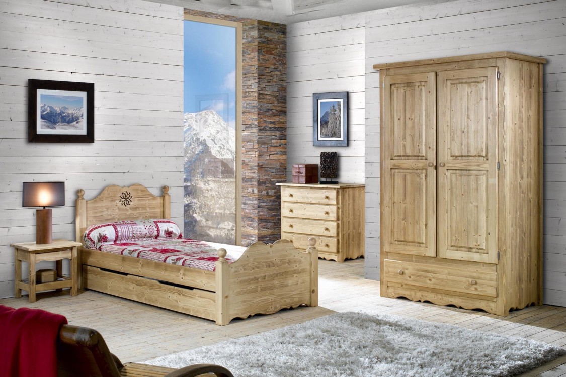 TABLE DE CHEVET STYLE MONTAGNARD / CHATEL