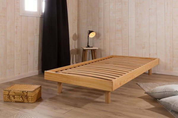 Lit design en bois massif / NOVA